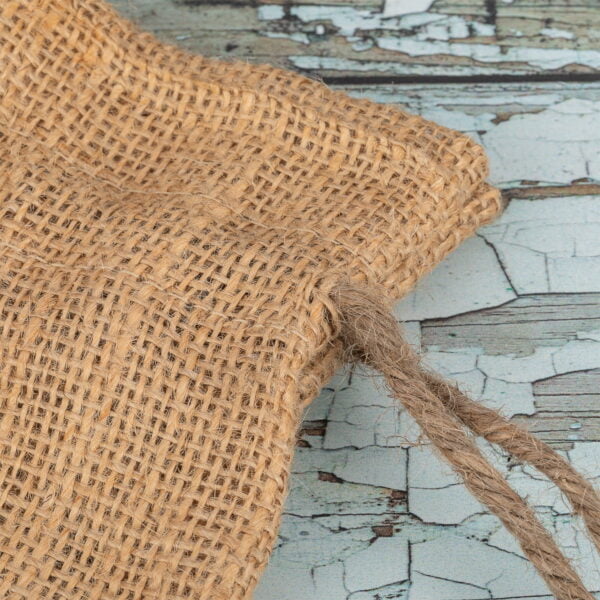 Jute bottle pouch for wine bottles and gift giving close up