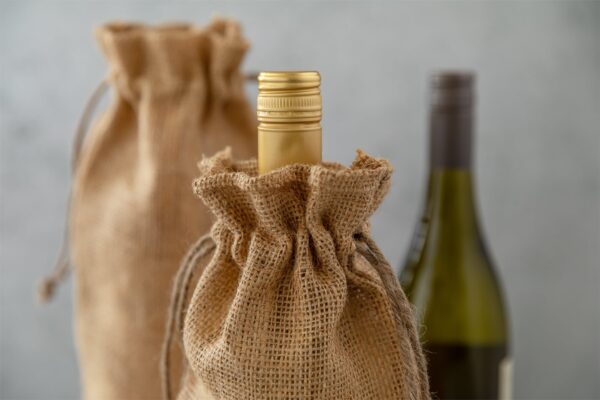 Jute bottle pouch for wine bottles and gift giving close up of tie